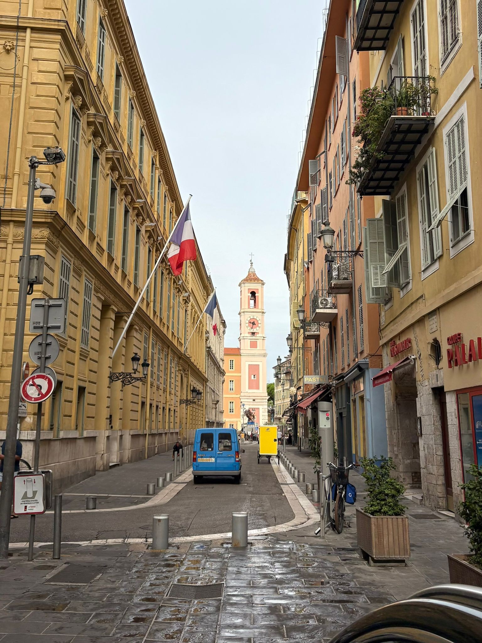 Zdjęcie Nicea 2025 (2)abb8bdb2-462b-4ff4-9c0f-e1a145f320e2.jpg w galerii Wycieczka po Europie - Nicea